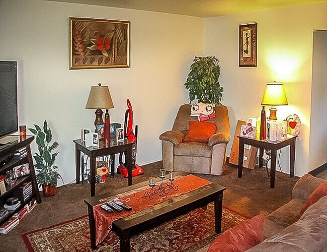 Foto del interior - 696-710  Frederick Blvd.
