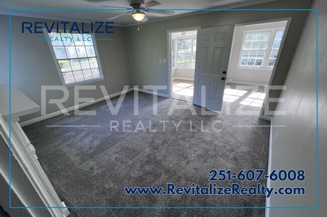 Building Photo - Charming Completely Renovated 4 Bedroom 2 ...