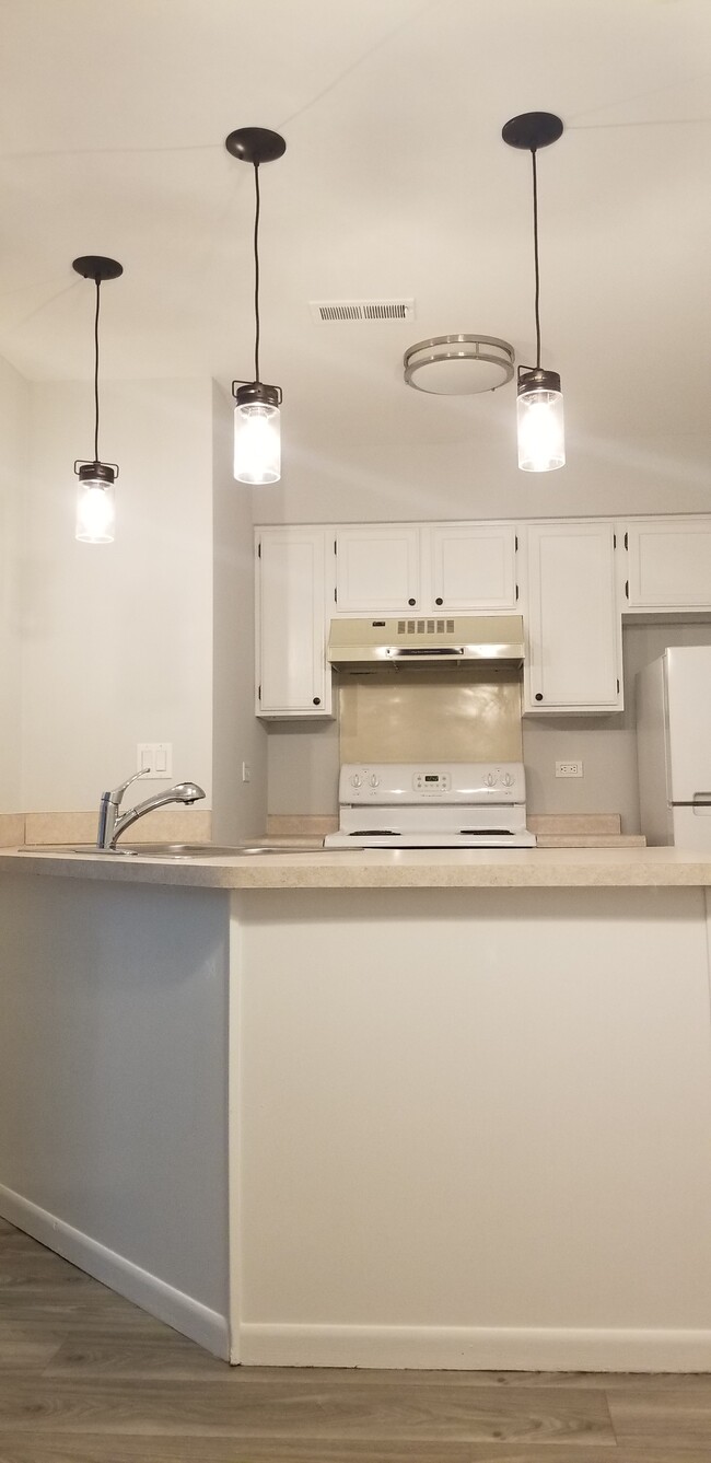 Kitchen - 1307 Wyndham Dr