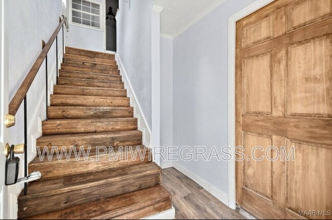 Building Photo - 503 Dusy St