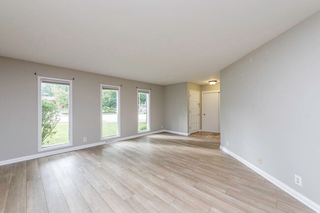 Building Photo - 8929 42 Ct