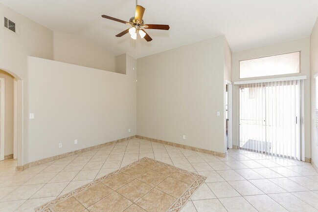 Foto del edificio - 1207 Cobble Lake Ave