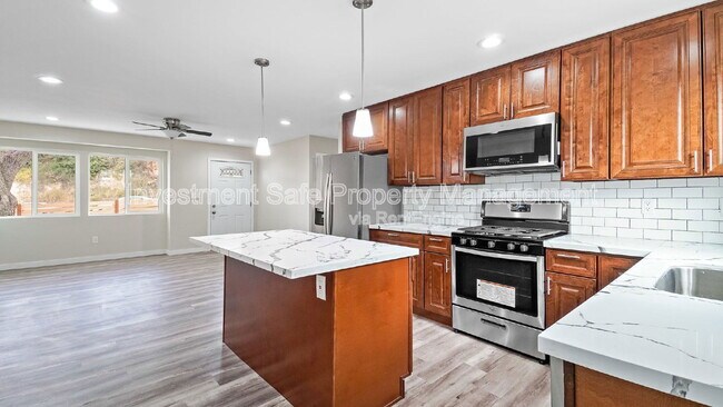 Foto del edificio - 4275 College Ave