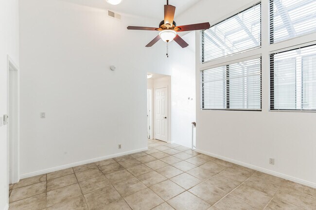 Foto del edificio - 45324 Driftwood Dr