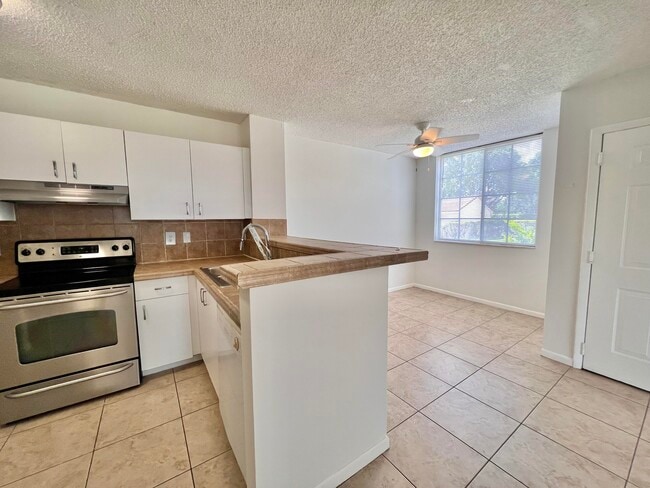 Foto del edificio - 1755 Village Blvd