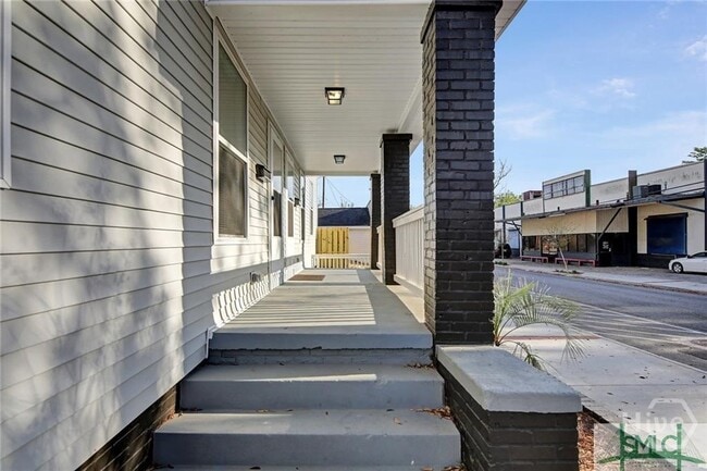 Building Photo - 1011 W Waters Dr