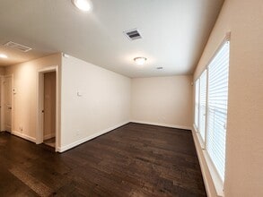 Building Photo - 10717 Madden Oaks Pl