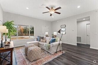 Building Photo - 3229 Dolphin Dr