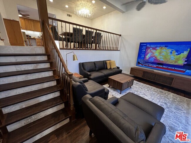 Building Photo - 7825 Seaglen Dr