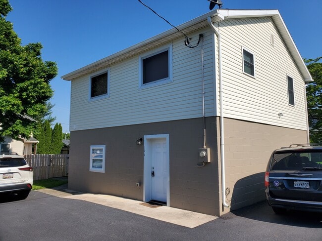 Building Photo - 13815 Village Mill Dr