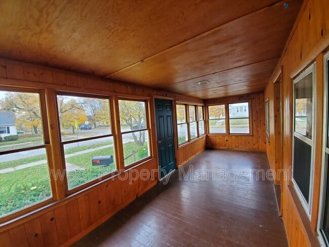 Foto del edificio - 784 Eleanor St NE