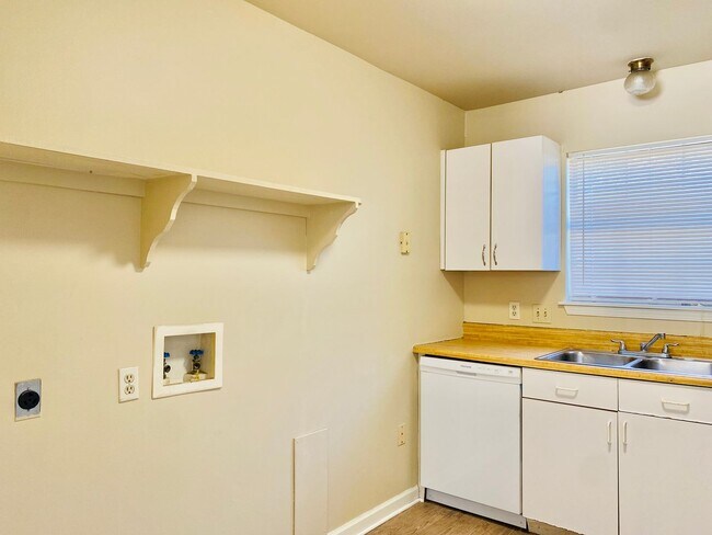 Foto del edificio - 303 Titan Dr