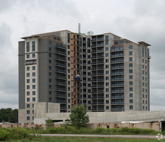 Building Photo - 1605 DyerDrive