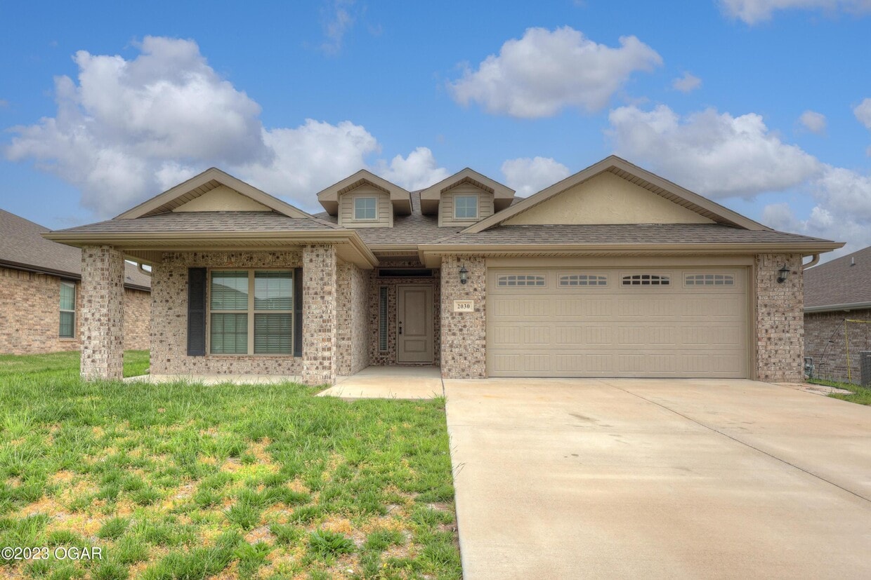 Primary Photo - 2030 Mardale Cir