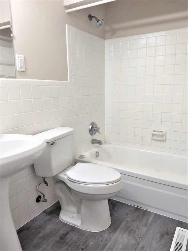 Foto del edificio - 3 Bedroom on Ehrling Rd