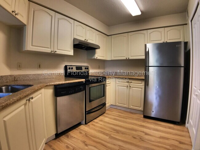 Building Photo - 2550 N Alafaya Trail