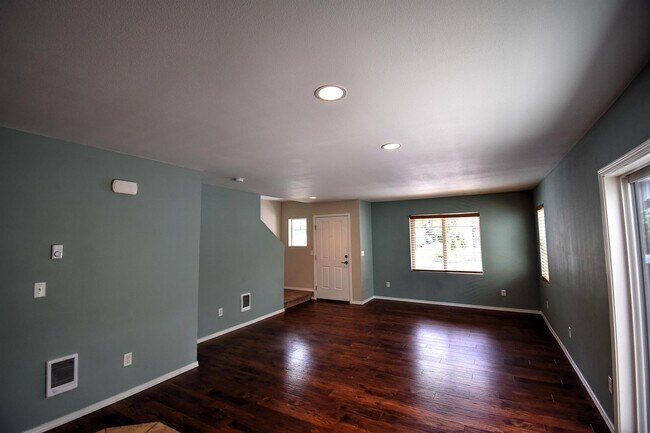 Foto del edificio - 8724 Stockholm Ln NE
