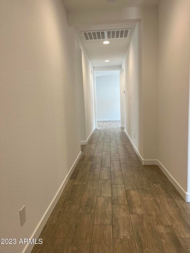 Building Photo - 11148 W Parkway Dr