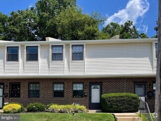 Building Photo - 243 Holly Dr