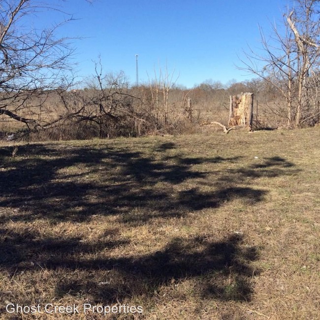 Building Photo - 547 Chaparral Dr