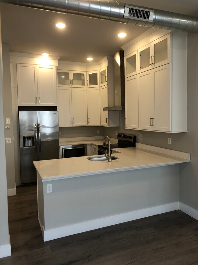Kitchen - 907 Leland St