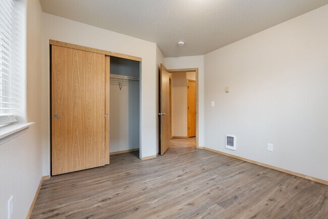 Building Photo - Beautiful 4bed/2.5bath home