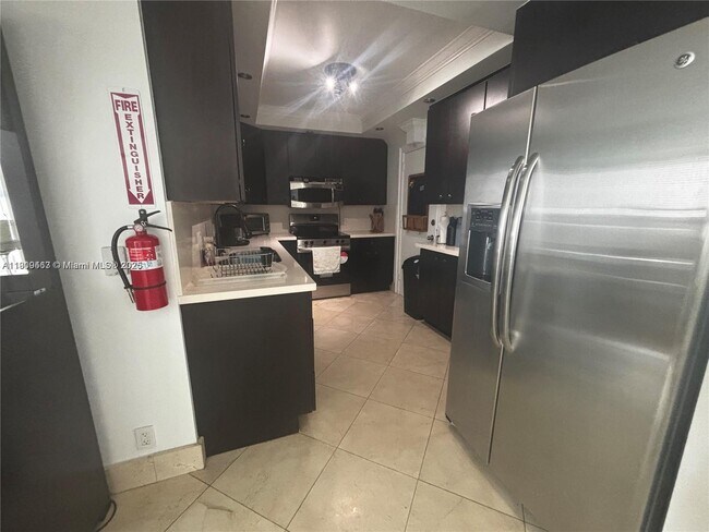 Building Photo - 3901 S Ocean Dr