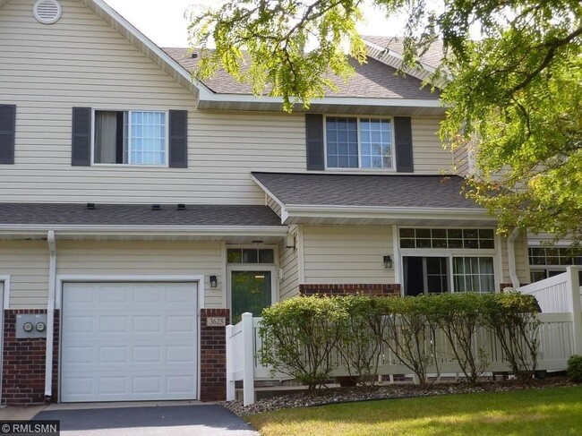 Building Photo - 3625 Vermilion Court North