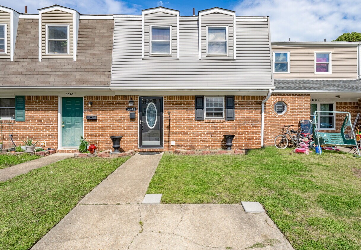 Primary Photo - 5644 Dodington Ct