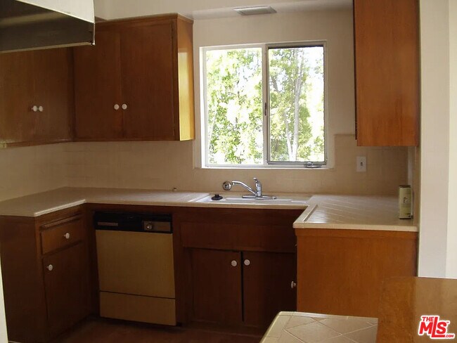 Foto del edificio - 13203 Moorpark St