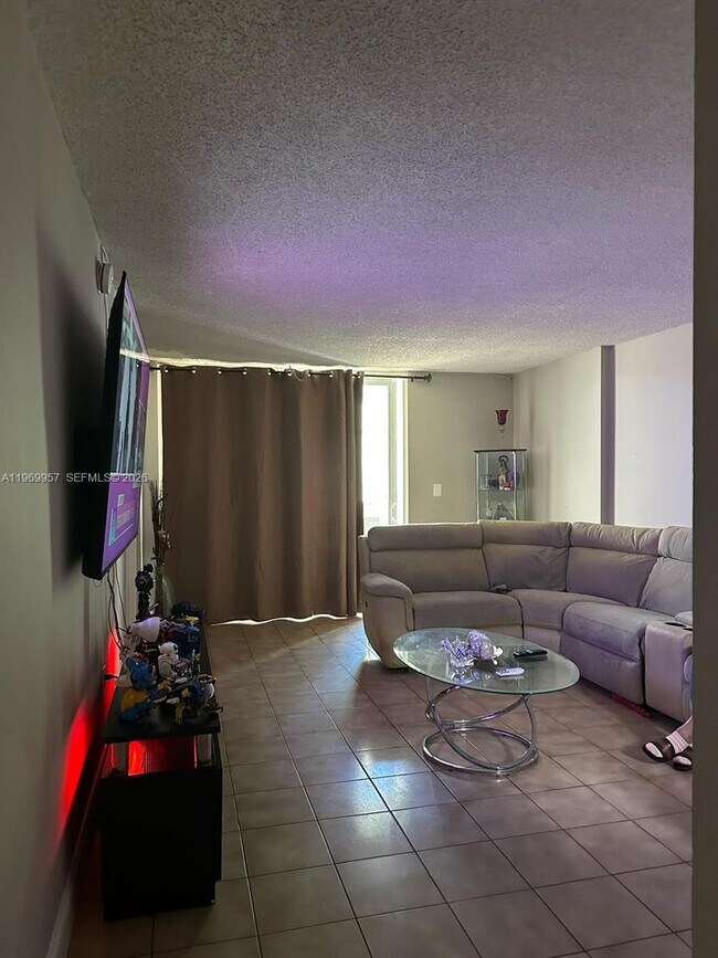 Foto del edificio - 10000 NW 80th Ct