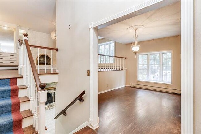 Building Photo - 2116 Greenbrier St, St Paul, MN, 55117