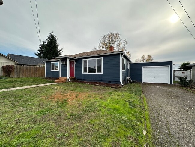 Building Photo - Newly Remodeled 3 bedroom house in Roseburg