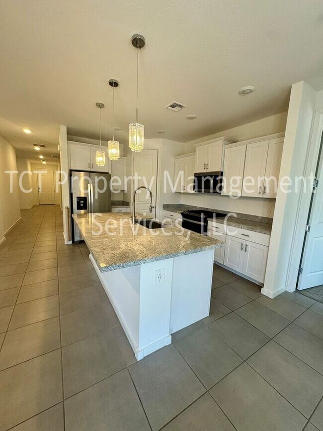 Building Photo - Beautiful like new home in San Tan Groves