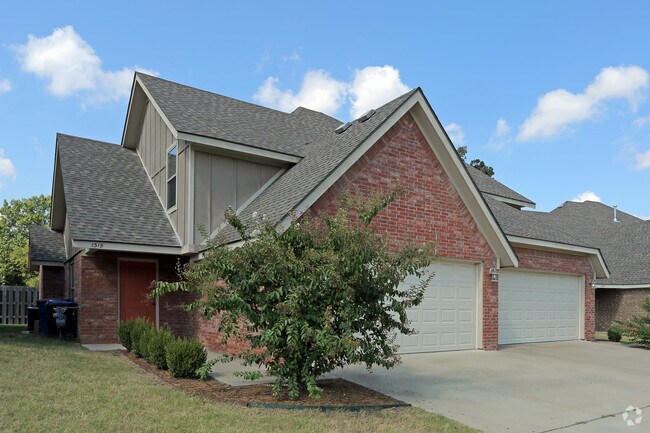 Dúplex con garaje para 2 coches - Willowbrook Duplexes