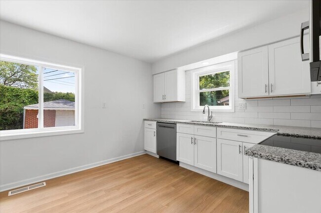 Foto del edificio - 21374 Ithaca Ave