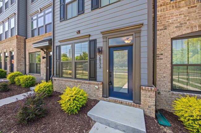 Building Photo - 2833 Statesville Ave