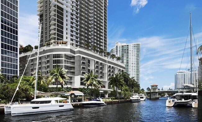 Foto del edificio - 200 N New River Dr E