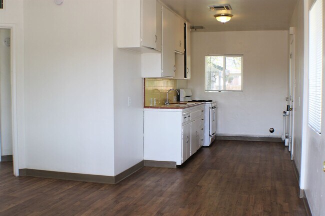 Building Photo - 615 Olive Street