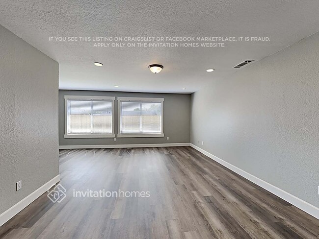 Foto del edificio - 6085 Kingwood Cir