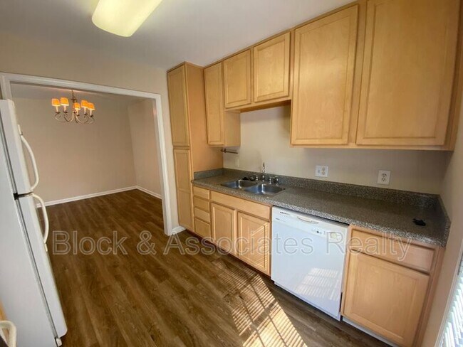 Building Photo - 10132 Blackwell Dr