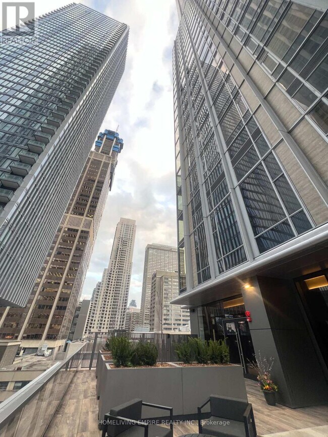 Photo du bâtiment - 11-2211 Yorkville Ave