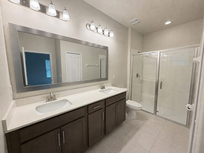 Foto del edificio - Spacious 6-Bedroom Home with 6.5 Baths in Haines City!