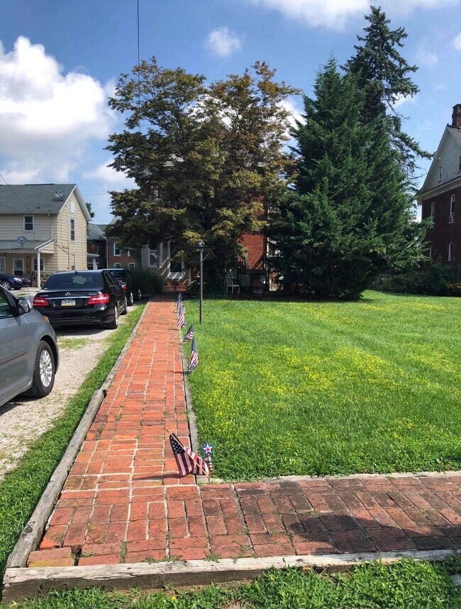 2 plazas de aparcamiento fuera de la calle - 511 York St