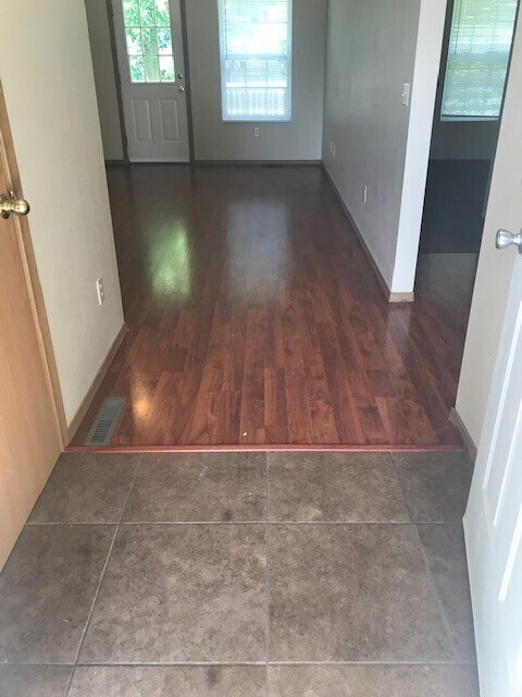 Foto del edificio - 3 Bedrooms, 2 Bathrooms, 2 Car Garage Clos...