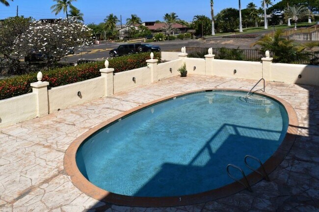 Foto del edificio - 75-5863 Kuakini Hwy, Unit 112