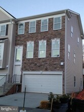Building Photo - 1352 Chapel Centre Dr