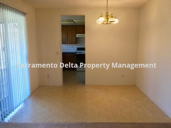 Foto del edificio - 7611 Bierston St