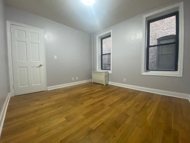 Building Photo - 27 E 124th St