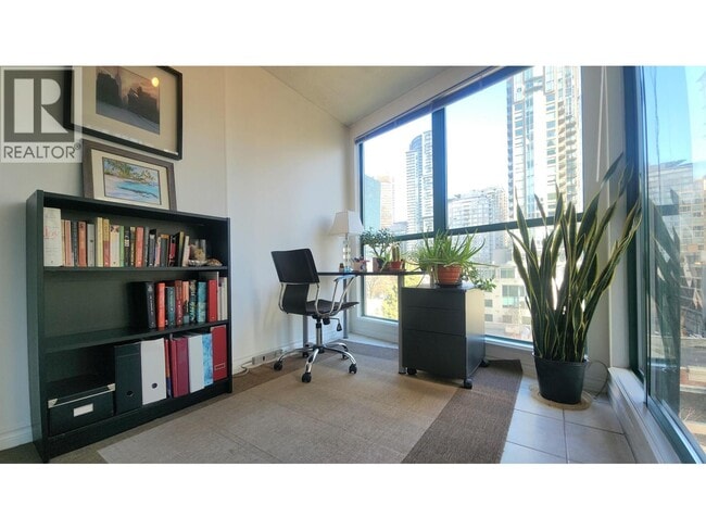 Building Photo - 939 Homer St